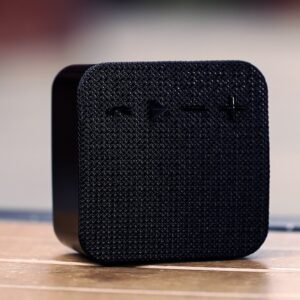 RB - M18 REMAX SPEAKER Black & White - Image 4