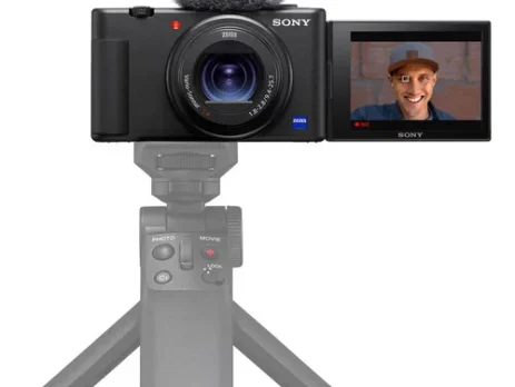 Front view of the Sony ZV-1 Vlogging Camera with extended ZEISS lens