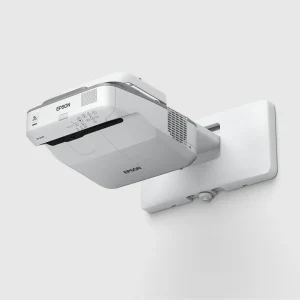 Split-screen functionality on Epson EB-685W projector displaying two video sources side-by-side