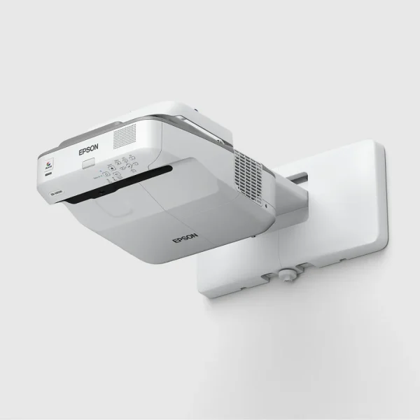 Split-screen functionality on Epson EB-685W projector displaying two video sources side-by-side